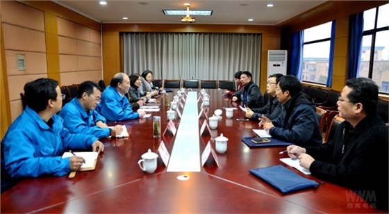 管兵向調研組匯報專(zhuān)利工作情況