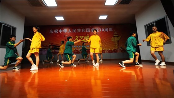 皖南電機70周年國慶文藝晚會(huì )