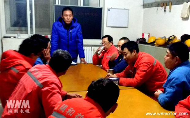 皖南電機售后服務(wù)人員給客戶(hù)培訓