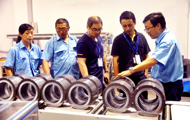 國家安標中心評審人員在皖南電機生產(chǎn)現場(chǎng)取證